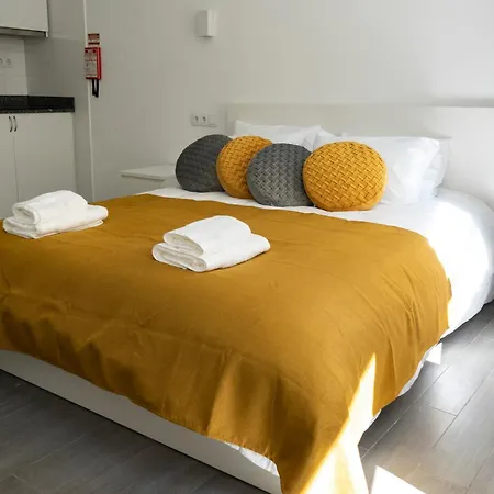 Almada Downtown 101 *